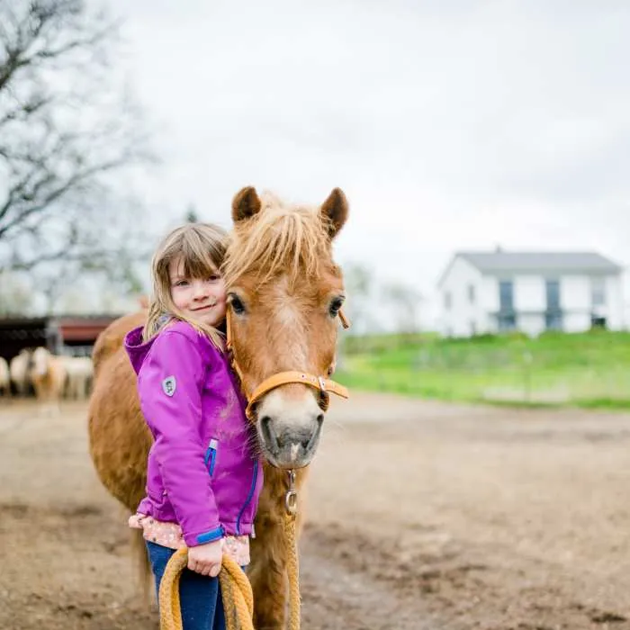 Mädchen mit Pferd