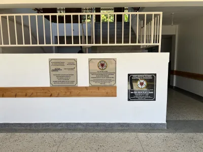 Dankes Schilder an der neuen Entbindungsstation in Tansania des Projekt Feuerkinder