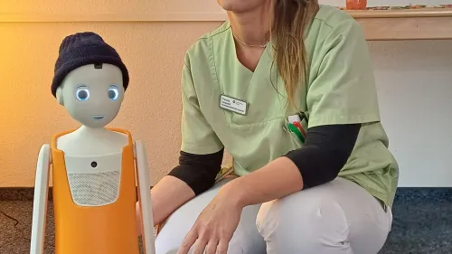 Der empathische Roboter "Steffi" stand für Gespräche zur Verfügung