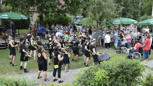Am Jahresfest ist ein vielfältiges Unterhaltungsprogramm für alle Generationen geboten. 