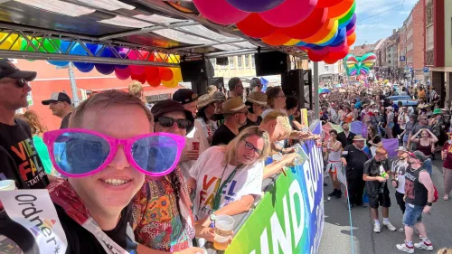 Der Blick vom Rummelsberger Truck am CSD 2025 in Nürnberg.