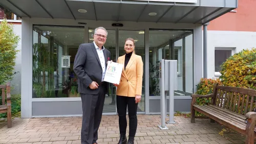 Staatsministerin Judith Gerlach und Vorstand Karl Schulz beim Treffen im Stephanushaus in Schwarzenbruck.
